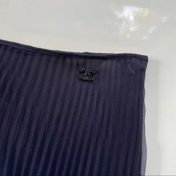 🌟SOLD🌟 Vintage Chanel Silk Skirt Set - Picture 2 of 12